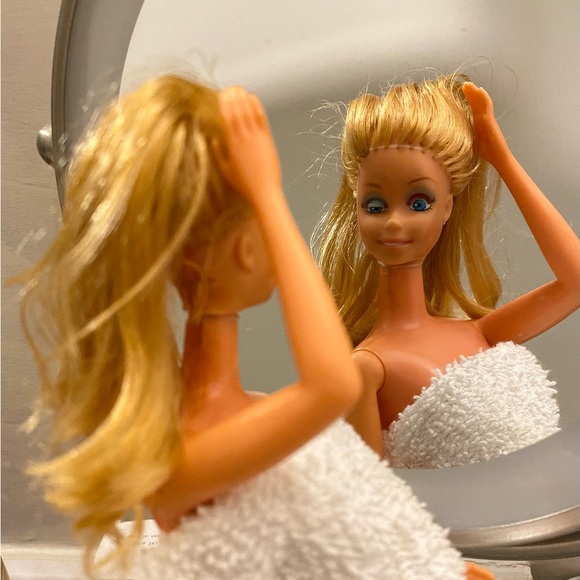 LIKE ❤️ this post to be notified of upcoming Posh Shows at The Barbie Ranch - Picture 15 of 16